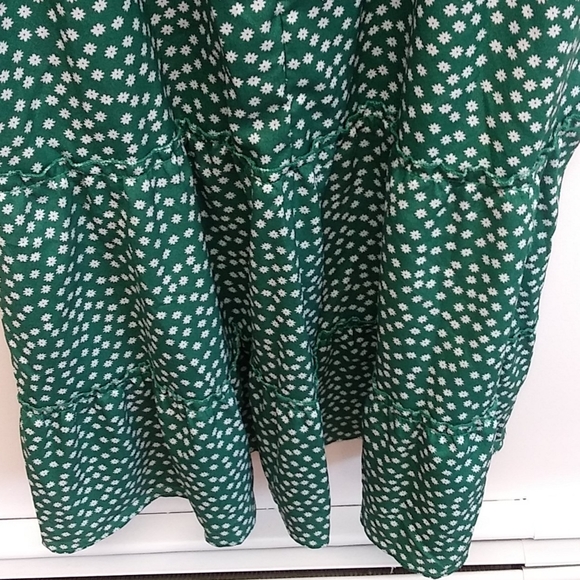 Tiered Emerald Green and White Floral Dress - Picture 11 of 13
